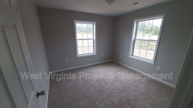 Building Photo - 726 Circleview Dr