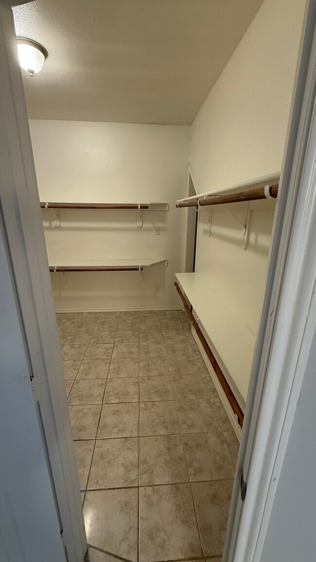 Building Photo - 1416 Shirley Way