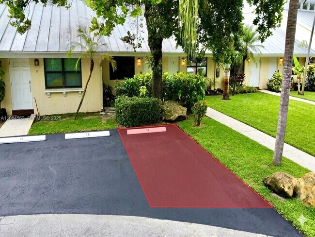 Building Photo - 1455 Holly Heights Dr