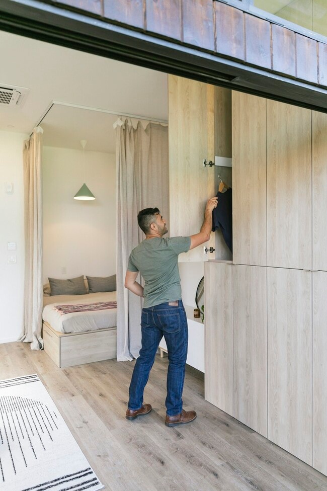 Building Photo - 3732 10th Ave