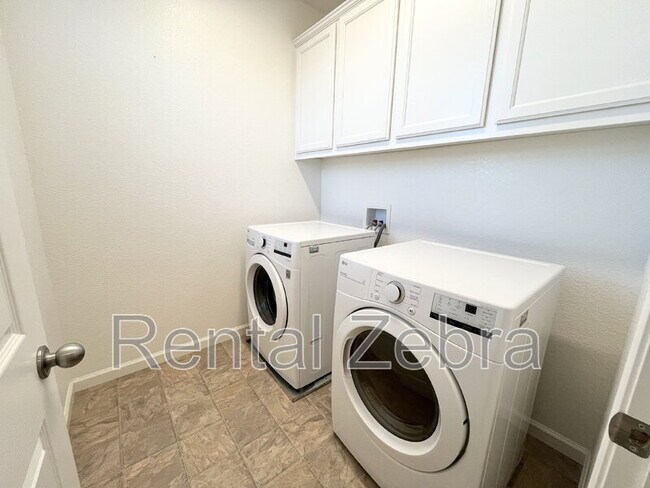 Building Photo - 1487 Bianchi Ln