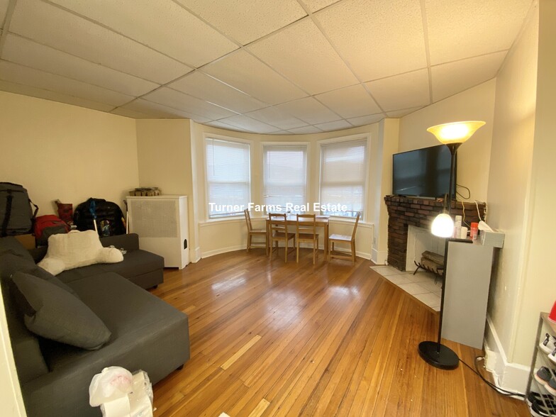 Primary Photo - 79 Beacon St