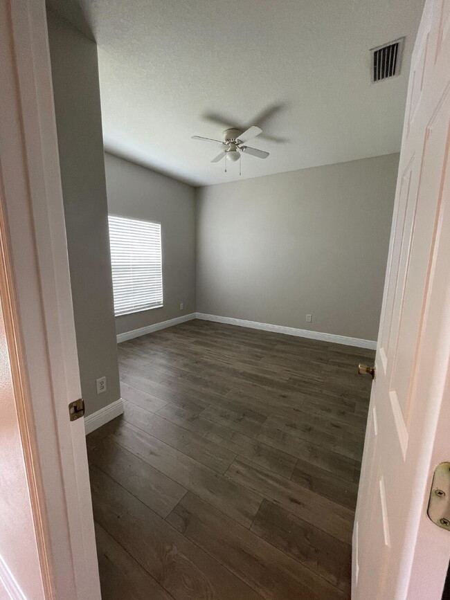 Building Photo - Charming 4-Bedroom Haven
