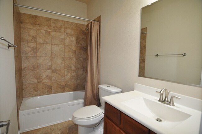 Building Photo - 3521 Twin Pines Dr