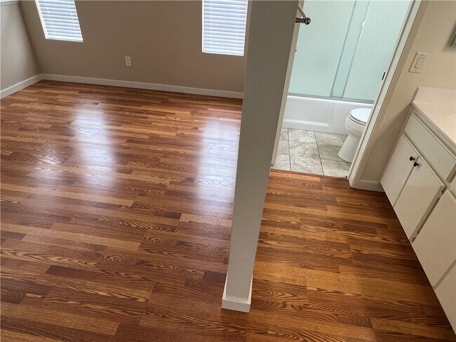 Building Photo - 23401 La Crescenta