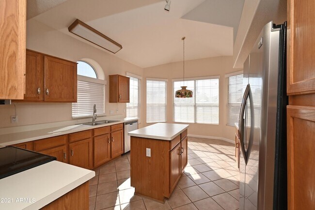 Building Photo - 5730 E Gelding Dr