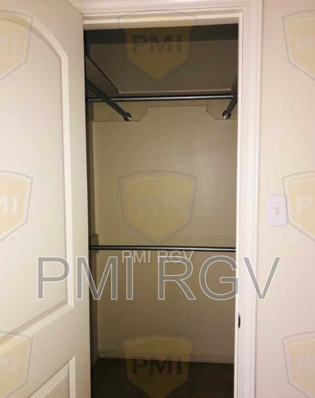 Building Photo - 806 S Palm Dr