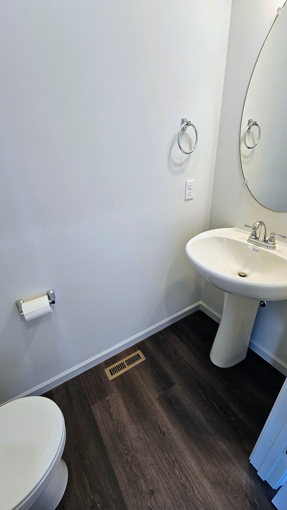 Building Photo - 61 N Conifer Dr