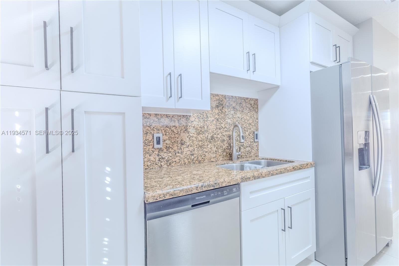 Building Photo - 5145 SW 140th Pl