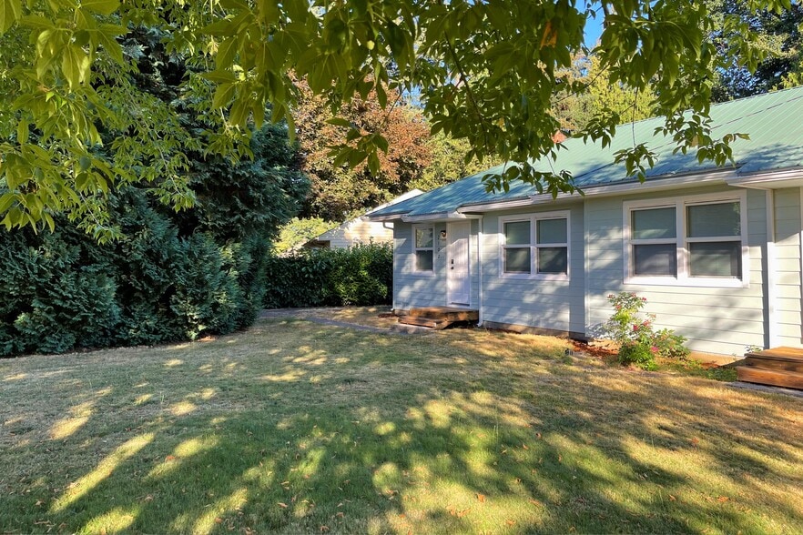 Building Photo - 2102 W 28th St