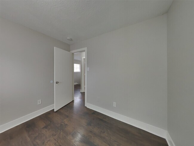 Building Photo - 21899 Pinewilde Ct