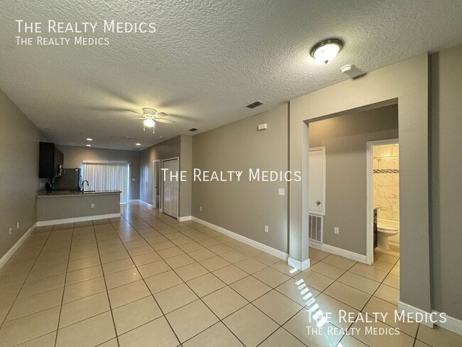 Building Photo - 765 Platypus Ct