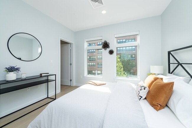 Building Photo - 5 Lisbon St