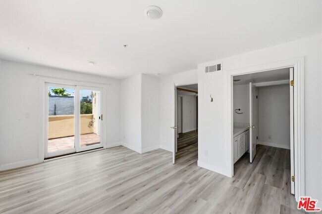Building Photo - 2311 Schader Dr