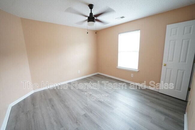Building Photo - 8 Willow Lakes Dr