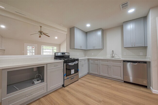 Building Photo - 6919 Maczali Dr