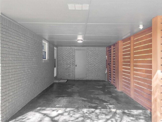 Building Photo - 610 Oriole Dr SE