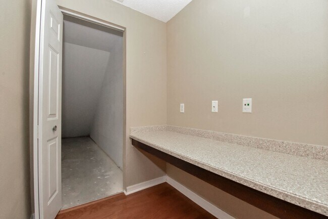 Building Photo - 10000 SW 52nd Ave