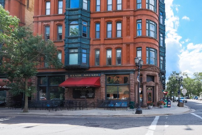 Building Photo - Dayton Ave Villas