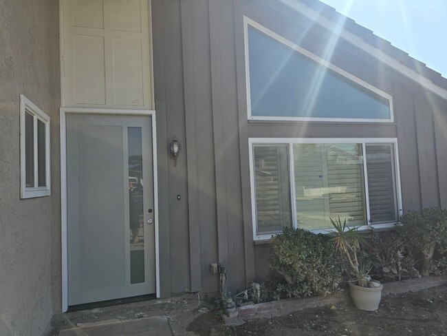 Building Photo - Fully Remodeled 4-Bedroom, 3-Bath Rental H...