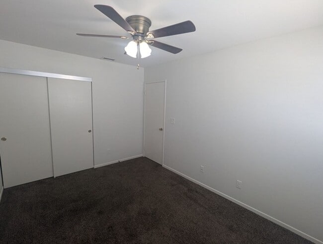 Building Photo - Single Story Home 4 bedroom + Enclosed pat...