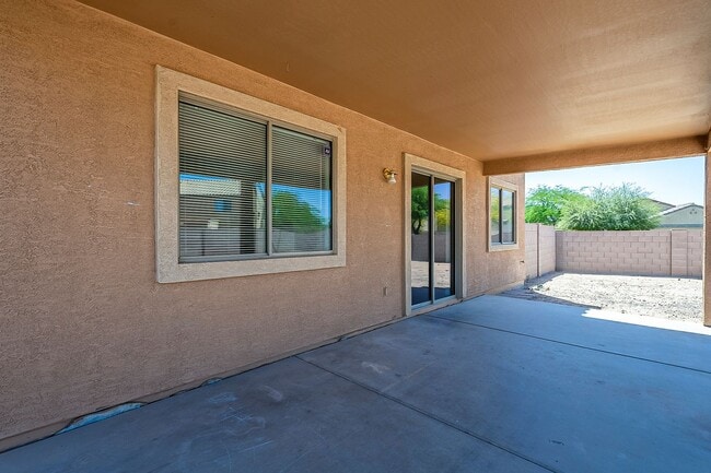 Building Photo - 4 Bedroom home for rent