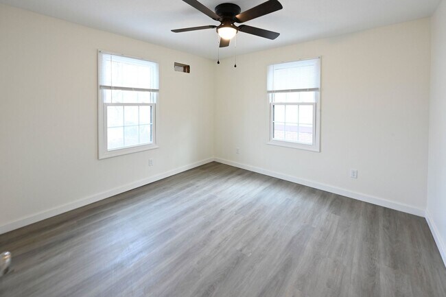 Building Photo - 108 Western Ave