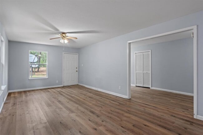 Building Photo - 1014 FM1441