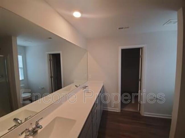 Building Photo - 208 Abercorn Way