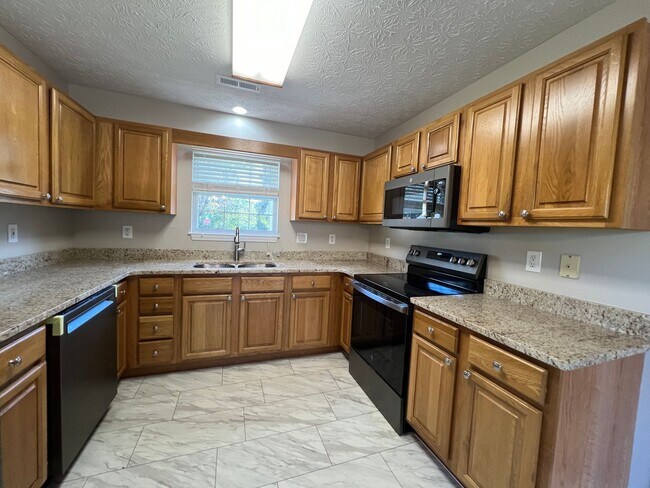 Building Photo - Super Cute 3/2 in Sevierville Close to everything!