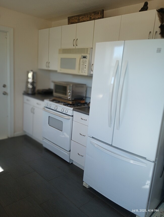 Building Photo - 40 La Cruz Ave