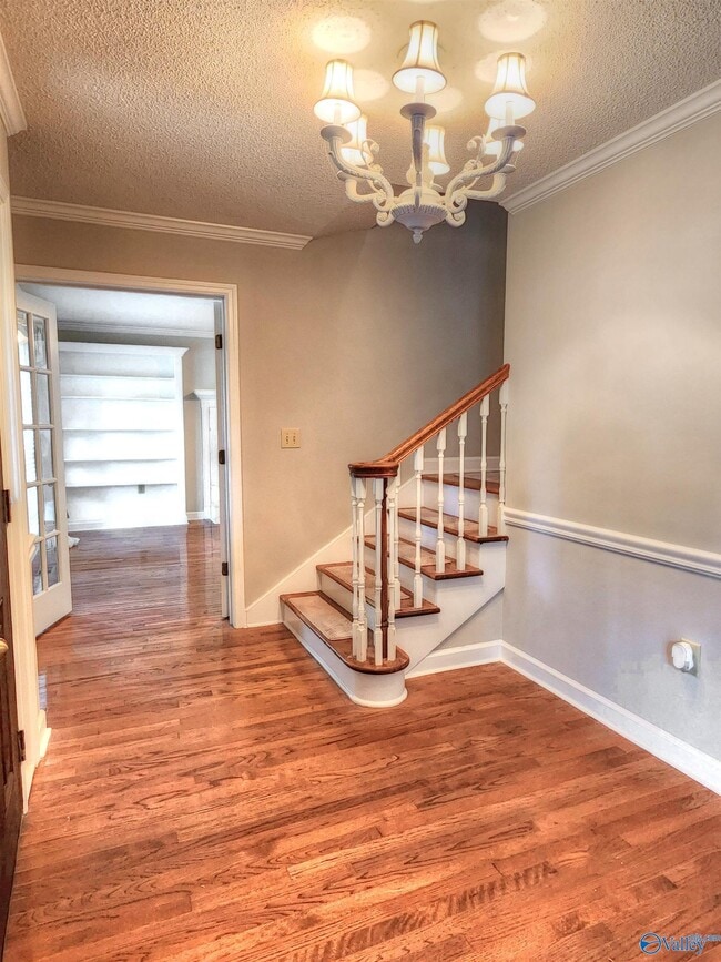 Building Photo - 120 Silver Creek Cir