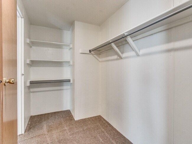 Building Photo - 3bed/2bath Mobile Home Available on 1.3 Acres in Noble!