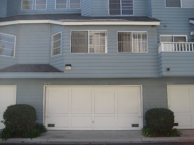 Building Photo - 4874 Thille St