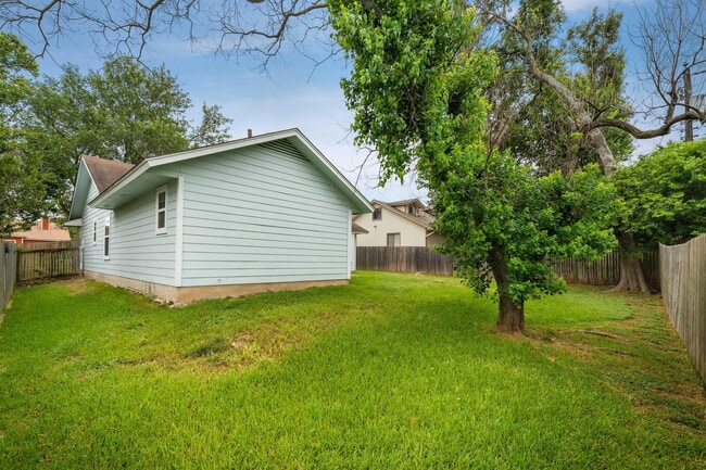 Building Photo - 16336 Edgemere Dr