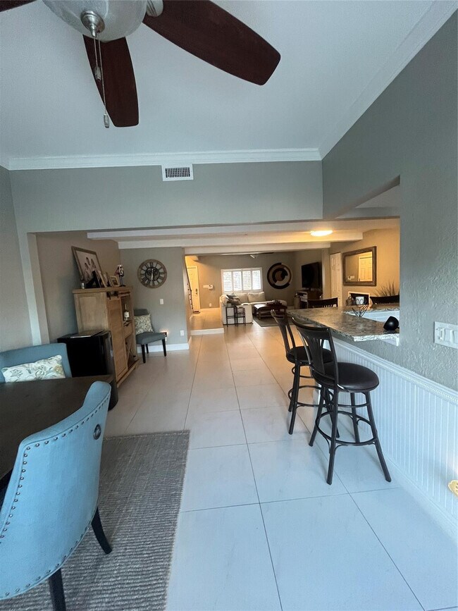 Building Photo - 2113 NE 44th St