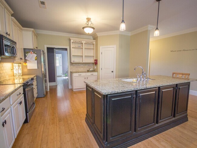 Building Photo - Luxury Living in Canebrake – Spacious, Stylish & Perfectly Located!