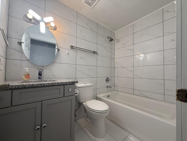 Building Photo - 408 Foxwood Dr