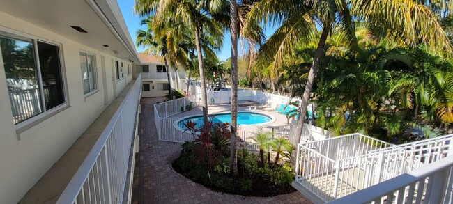 Building Photo - Perfect location in Fort Lauderdale Lovely...