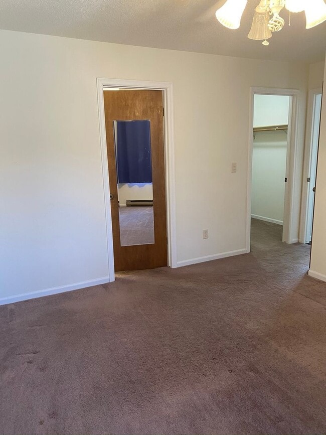 Building Photo - 3 BEDROOM | 2 BATH | DOUBLE GARAGE | WEST