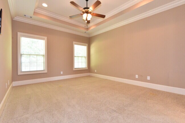 Building Photo - 1453 Cloverbrook Cir