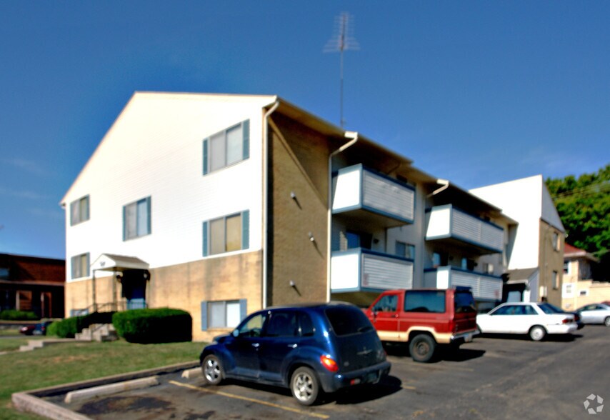 Building Photo - Chartwell Apartments