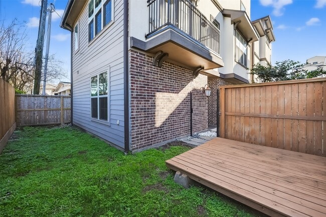 Building Photo - 1621 Rosewood St