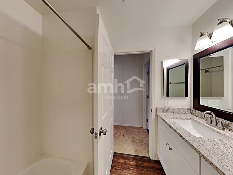 Building Photo - 8523 W Acapulco Ln