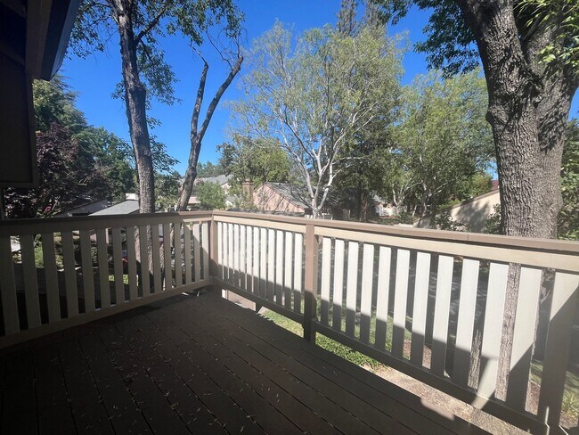 Building Photo - Cozy 1bed 1 bath with in-unit Washer and D...