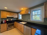 Building Photo - Move-In Ready Townhouse in North Billerica – Unbeatable Transit Access!