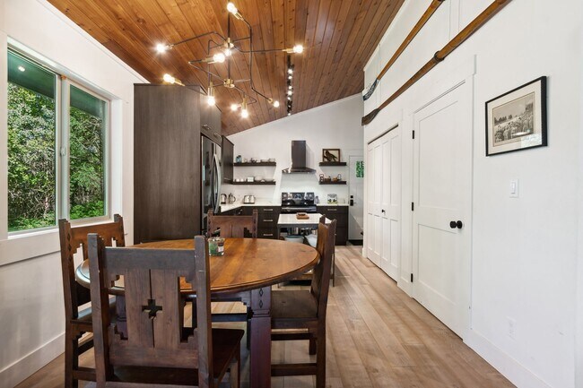 Building Photo - 2 bedroom, 1 bath house with Whitefish Lak...
