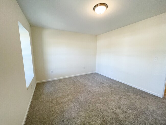 Building Photo - 1912 Devonwood Dr