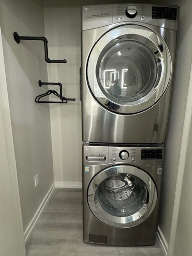 Building Photo - Luxurious Penthouse Studio condo at Zilker