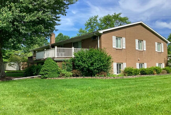 Building Photo - 4405 Aspen Dr